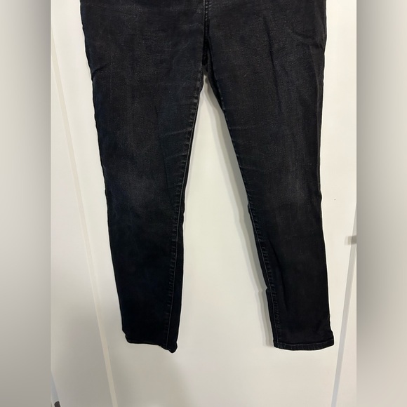 Everlane Slim Fit High-Rise Curvy Black Jeans - Picture 4 of 9